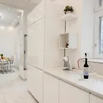 Izabellas Luxury Downtown
