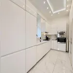 Izabellas Luxury Downtown *