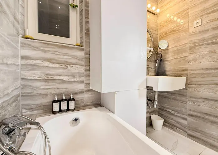 Izabellas Luxury Downtown 아파트